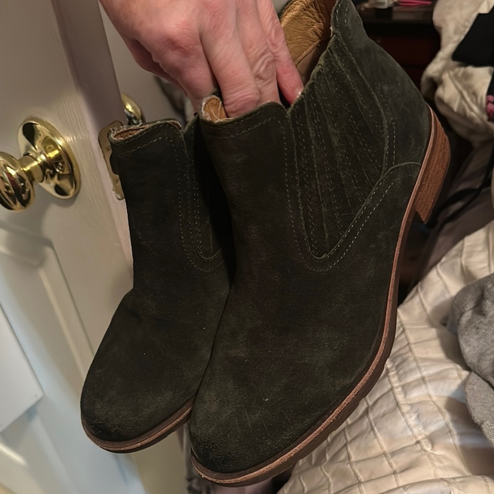 Women's Suede Ankle Boots - Dark Green